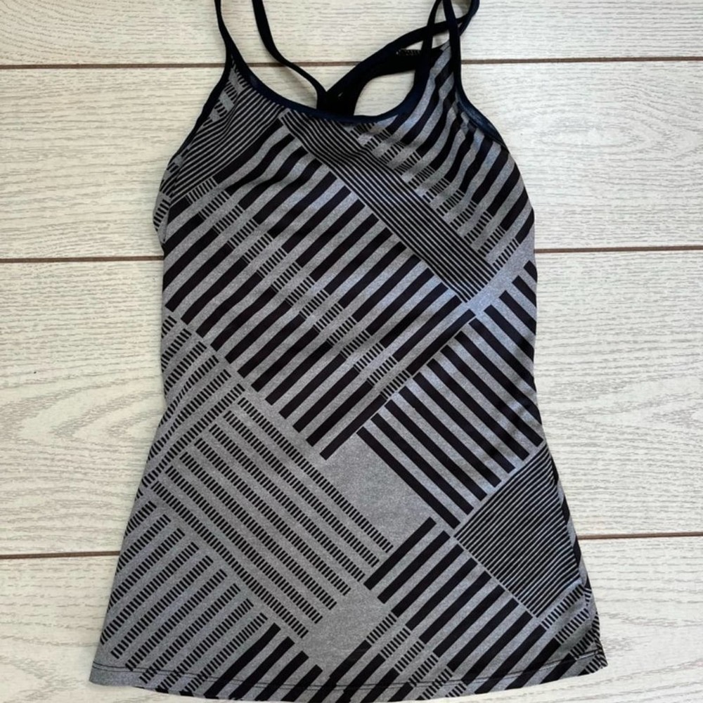 JOE Fresh geometric print built in bra activewear tank black size S
